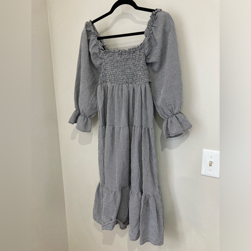 3/$15 Cute Black and White Midi Dress